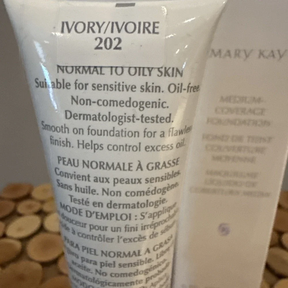 Mary Kay Medium Coverage Foundation Ivory 202 Pink Cap -‎ 1 OZ - 356800